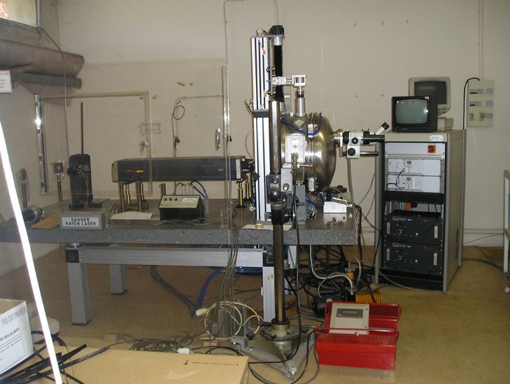 MACHINE DE TIRAGE LASER HEATED PEDESTAL GROWTH
