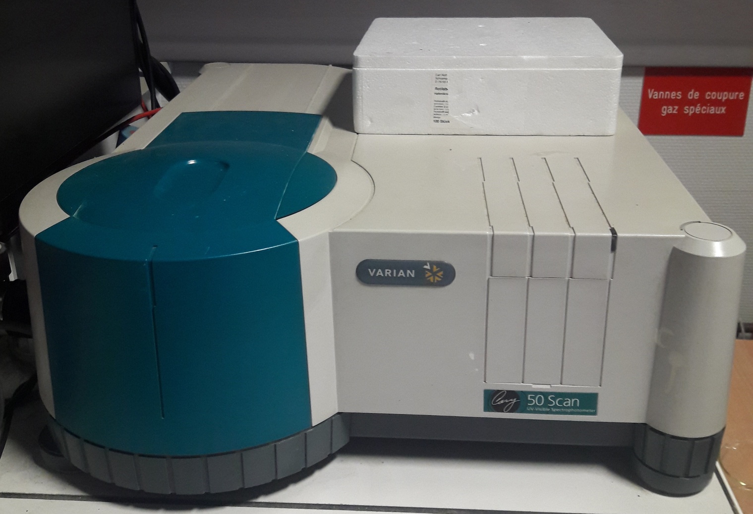 SPECTROPHOTOMÈTRE UV-VISIBLE CARY 50 SCAN